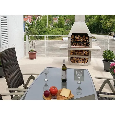 Amazing In Apartment Imotski